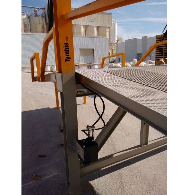 Loading Ramps--Loading ramp with non-slip sheets