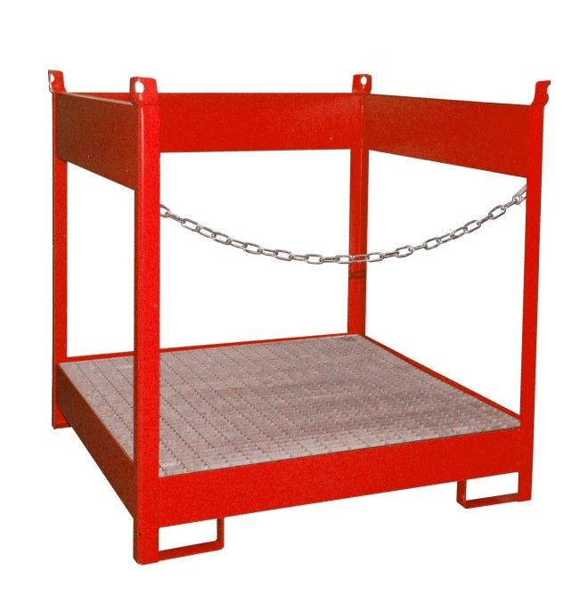 --Palet de tambours empilés, peints, feu rouge