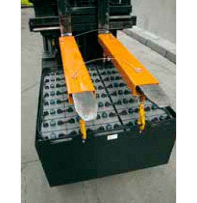 Cranes and Forklift Hooks--Gancho on the forks to manipulate batteries