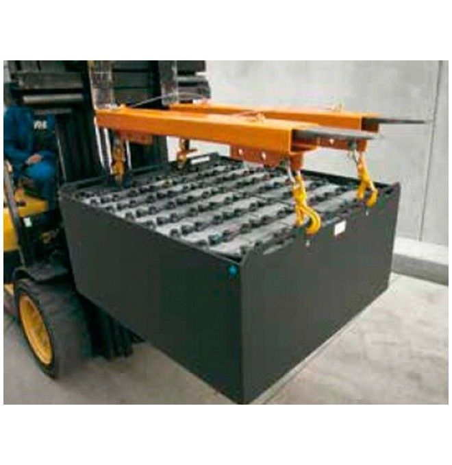 Cranes and Forklift Hooks--Gancho on the forks to manipulate batteries