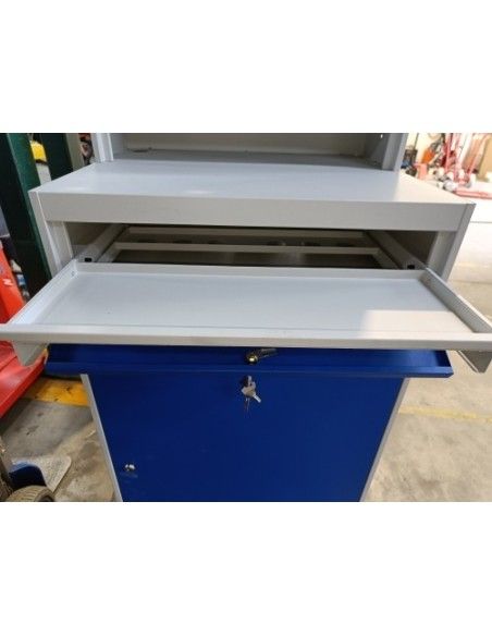 Cabinets--Cabinets for computer