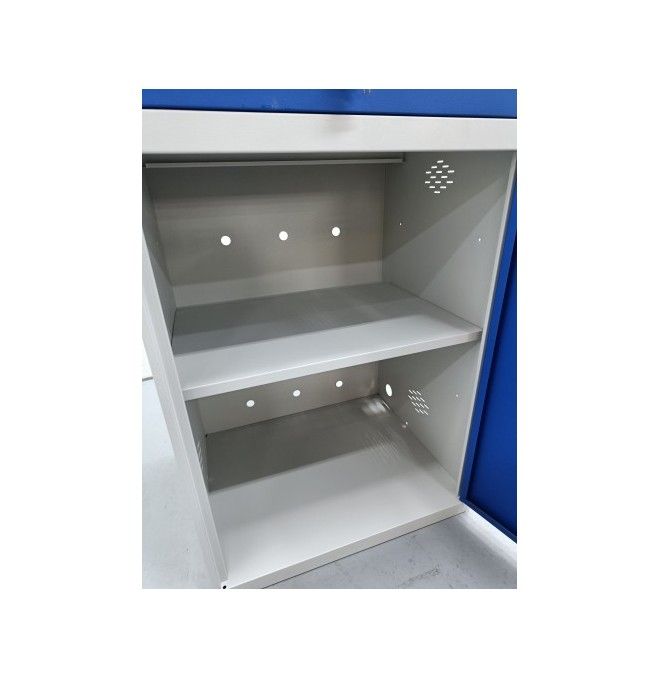 Cabinets--Cabinets for computer
