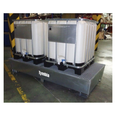 Polyethylene and metal buckets -- Galvanized bucket with 2 1,000L tanks