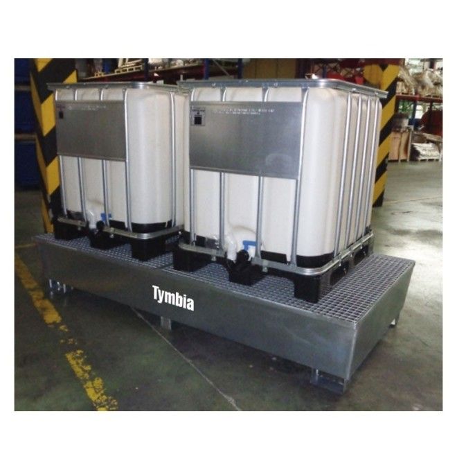 Polyethylene and metal buckets -- Galvanized bucket with 2 1,000L tanks