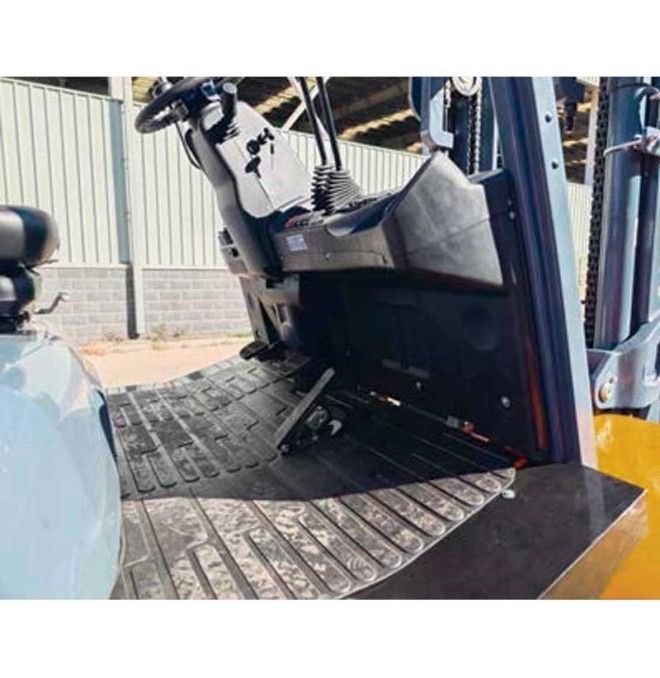 Gabelstapler--Geländestapler 4000 bis 5000Kg Serie R