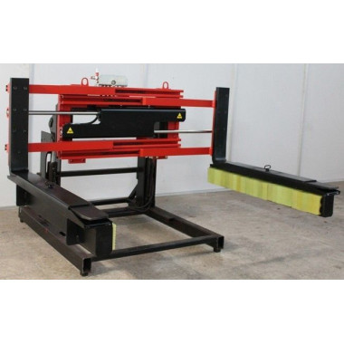On board: blowers, clamps,...--Pinza for concrete blocks 2