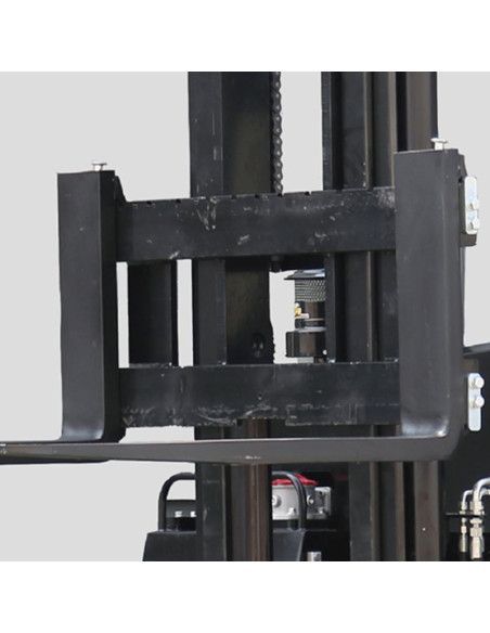 Forklift Trucks--5tn multi-directional diesel side-loading forklift - Kubota engine