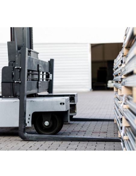Forklift Trucks--5tn multi-directional diesel side-loading forklift - Kubota engine