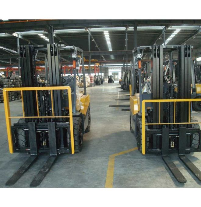 Carrelli elevatori a forcale - Carrello elevatore diesel da 2500 kg - albero triplex 4700mm