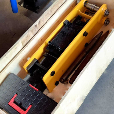 Implementa MiniExcavadora-Tymbia-Hammer MiniExcavatore fino a 1800 kg 2