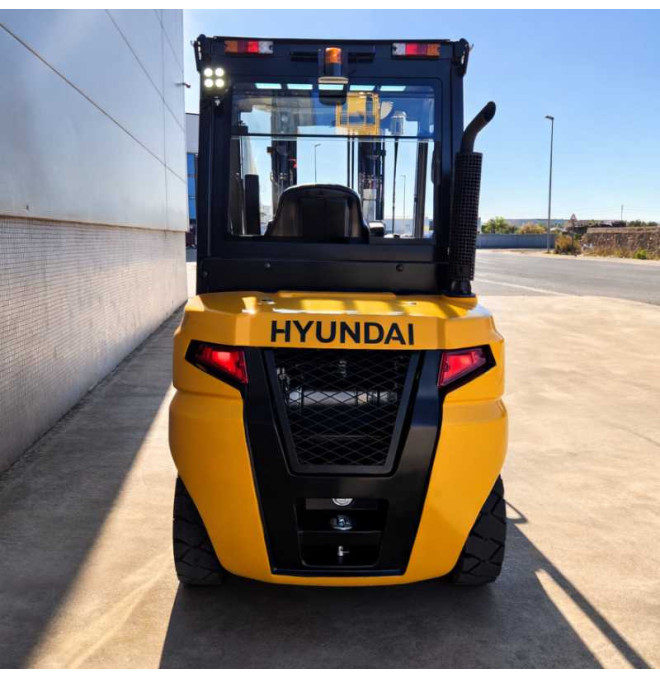 Carretilla Elevadora Diesel Hyundai 30DE-9V 3000 kg - Mástil triplex 4700mm