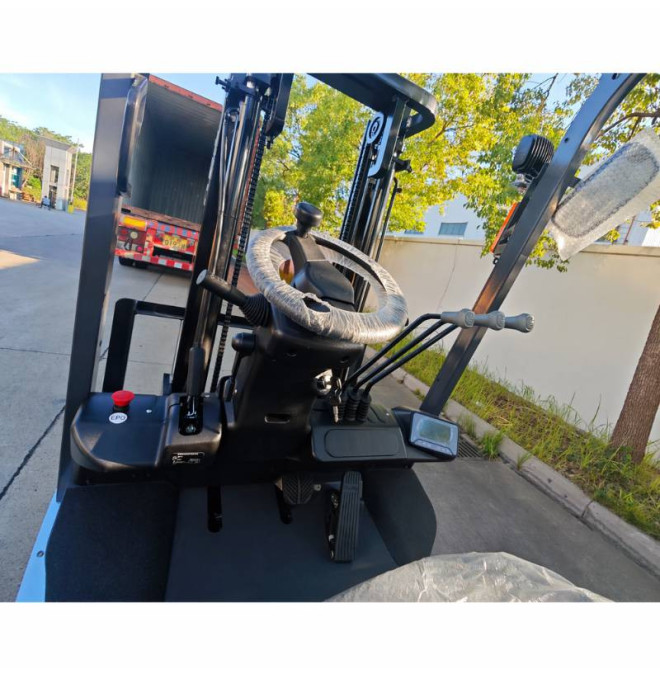 Empilhadeiras-TYMBIA-Empilhadeira elétrica Lithium 1500kg, Mastro Triplexo A 4700mm - Bateria de Lítio 80V / 205AH