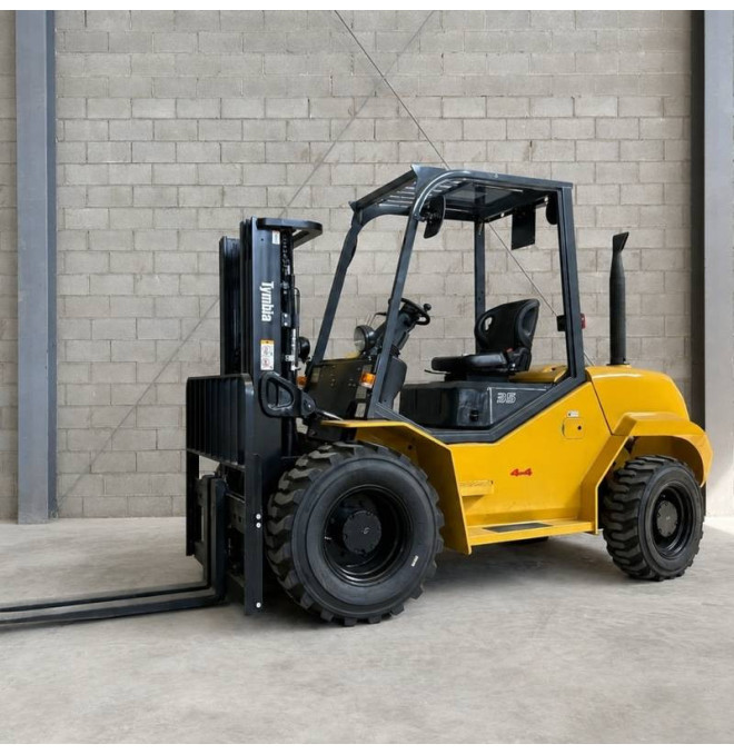 Geländestapler 2500kg 4x4