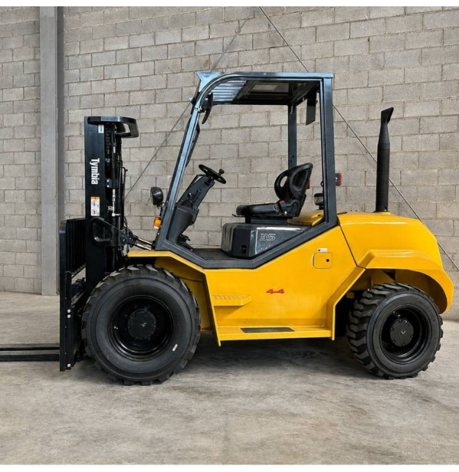 Geländestapler 2500kg 4x4