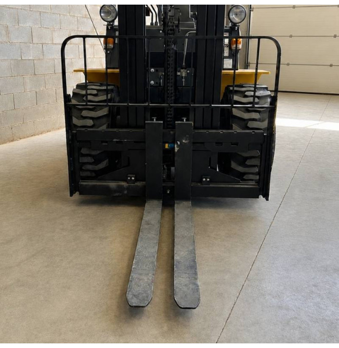 Chariot élévateur tout terrain 2500 kg 4x4