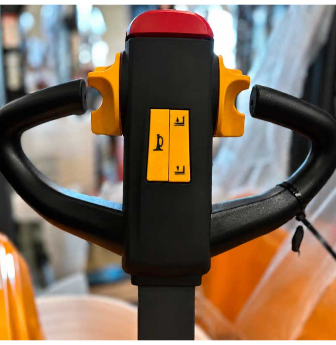 Apilador Eléctrico 1500kg a 3000mm 24V/105Ah