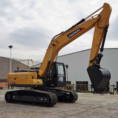 MiniExcavatore Yuchai YC210 - 22000KG 2