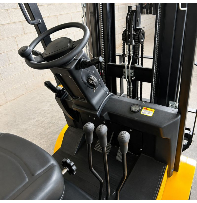Forklift Lithium 1800kg, TriPlex Mast 4500mm - Lithium Battery 48V / 200Ah