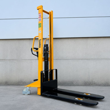 Manual stacker 1000kg to 1600mm 2