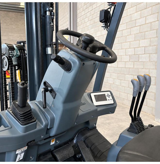 Gabelstapler Lithium 2500kg, Triplex-Mast auf 4800 mm - Bateri ...