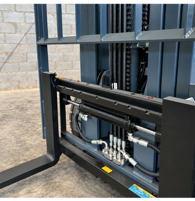 Empilhadeira Lithium 1800kg, Mastro Triplex A 4800mm - Bateri ...