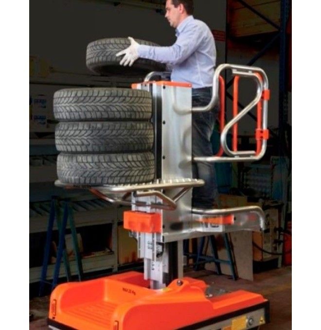 Carrelli Elevatori--Piattaforma di sollevamento per raccogliere 200kg a 3m