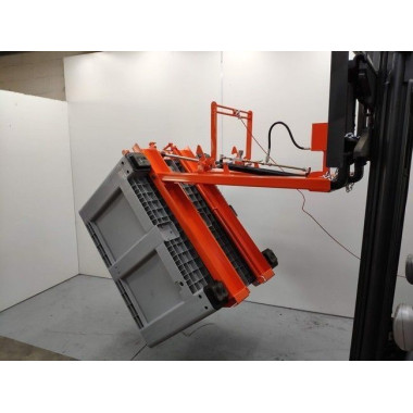 On board: blowers, clamps,...--Voltor Plastic container 1000kg 2