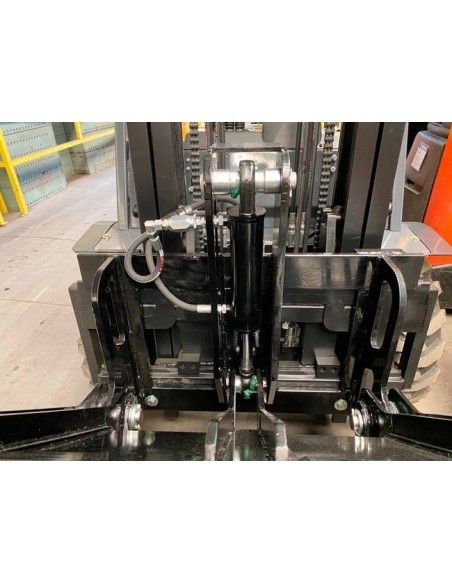 On board: flippers, clamps,...--Hydraulic bucket 450-600L for FEM 2 and 3 wheelbarrow