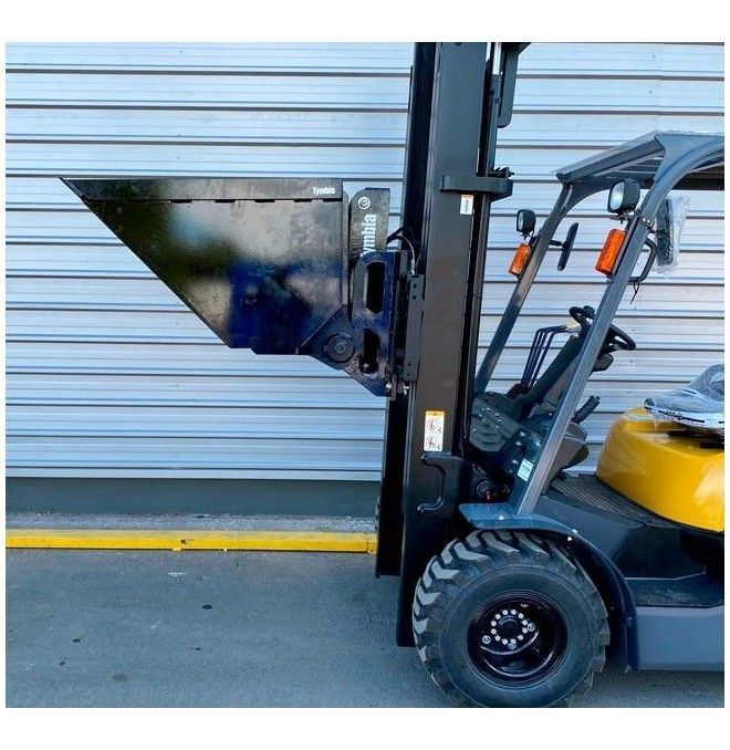 Sobre tablero: volteadores, pinzas,…--Cuchara Hidráulica 450-600L para carretilla FEM 2 y 3