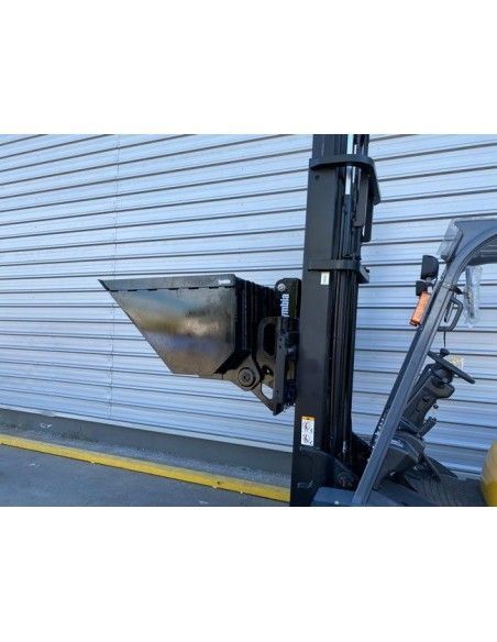 Sobre tablero: volteadores, pinzas,…--Cuchara Hidráulica 450-600L para carretilla FEM 2 y 3