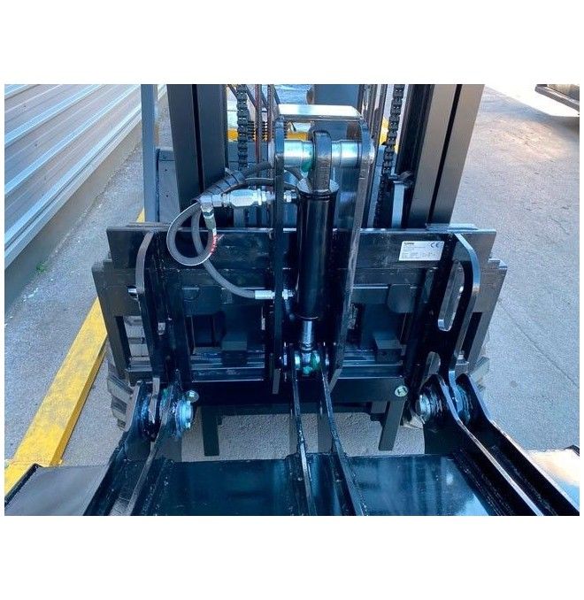 Sobre tablero: volteadores, pinzas,…--Cuchara Hidráulica 450-600L para carretilla FEM 2 y 3