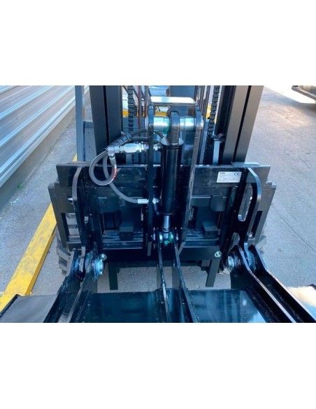 Sobre tablero: volteadores, pinzas,…--Cuchara Hidráulica 450-600L para carretilla FEM 2 y 3