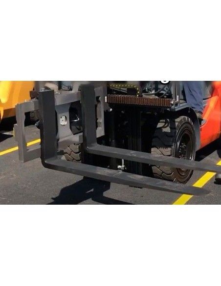 Sobre tablero: volteadores, pinzas,…--Implemento Trilateral para Carga Lateral Carretilla Elevadora - FEM2 Y FEM3