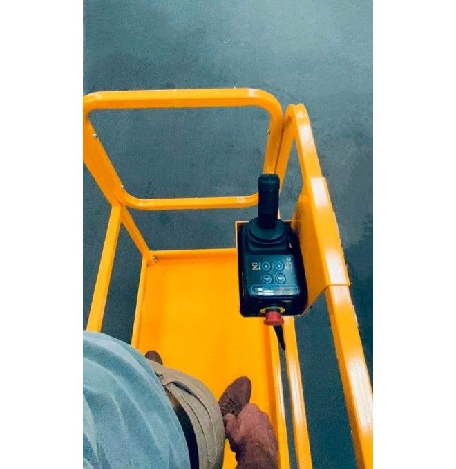 Scissors platforms - Electric lifting platform 5.9M-300KG (control control from above)