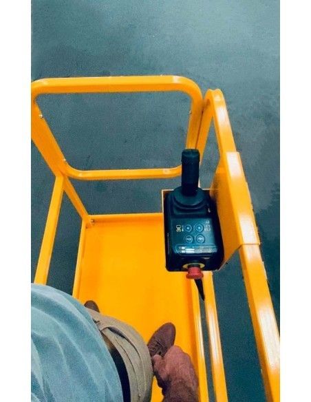 Scissors platforms - Electric lifting platform 5.9M-300KG (control control from above)